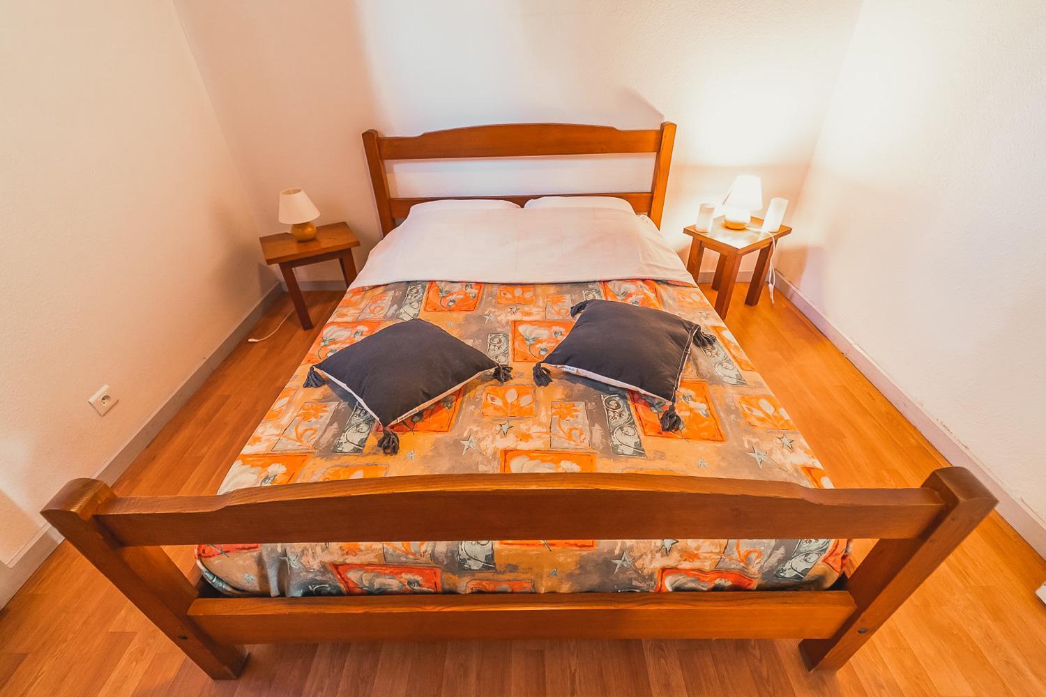 chambre lit deux place au village de gite ( camping chanac )